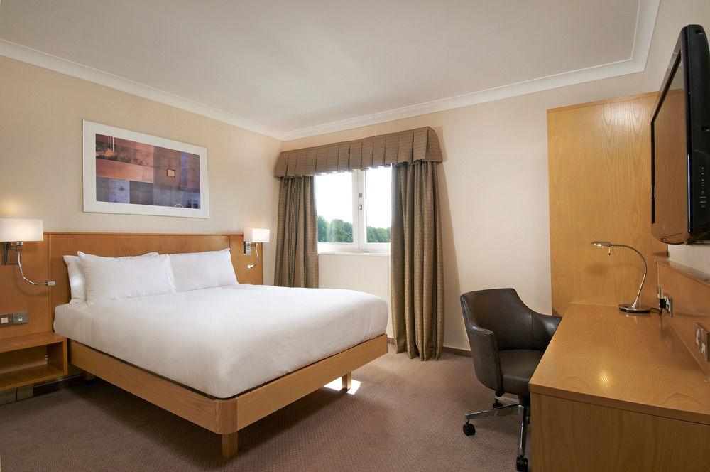 Novotel London Stansted Airport ستانستيد ماونتفيتشت المظهر الخارجي الصورة
