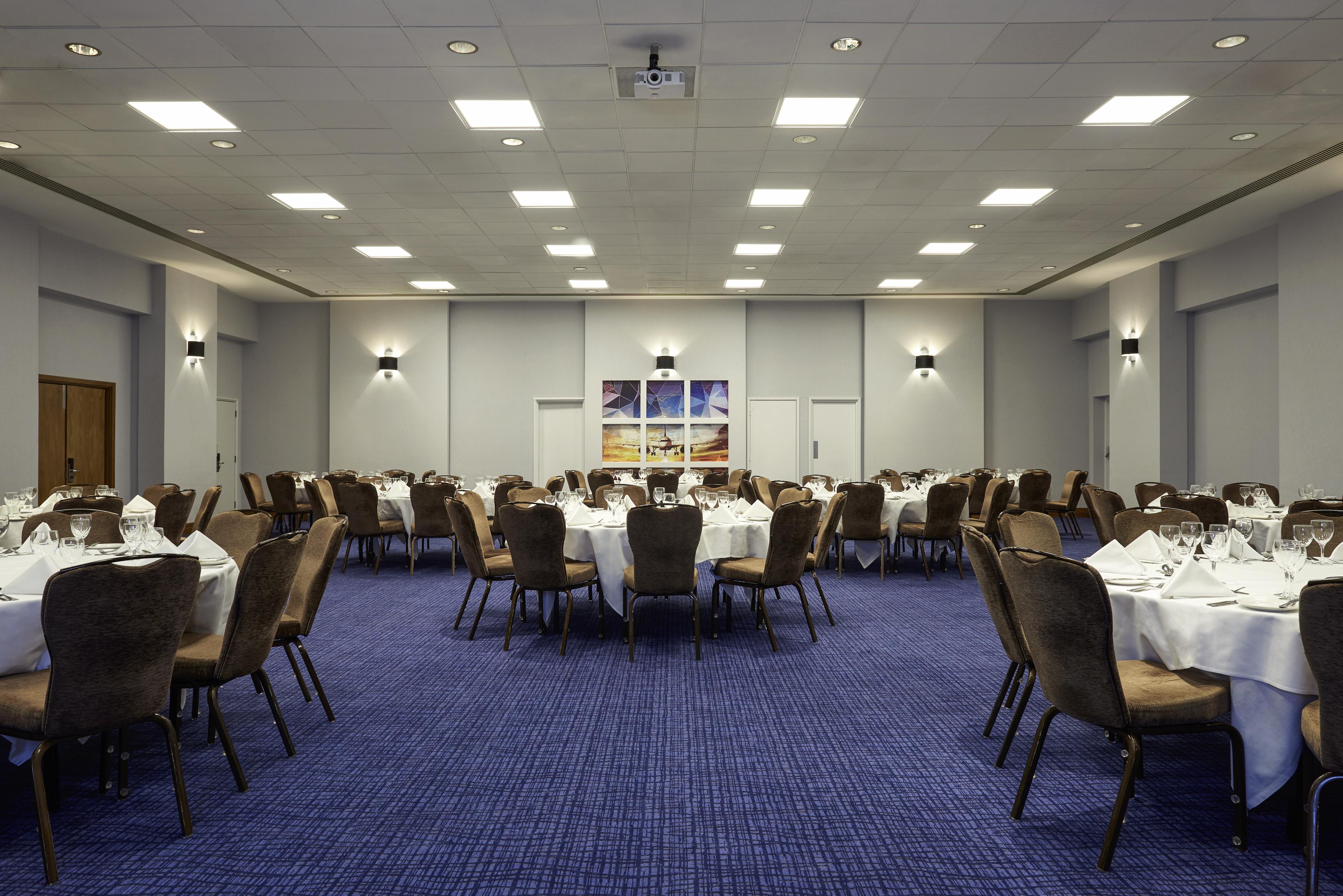 Novotel London Stansted Airport ستانستيد ماونتفيتشت المظهر الخارجي الصورة