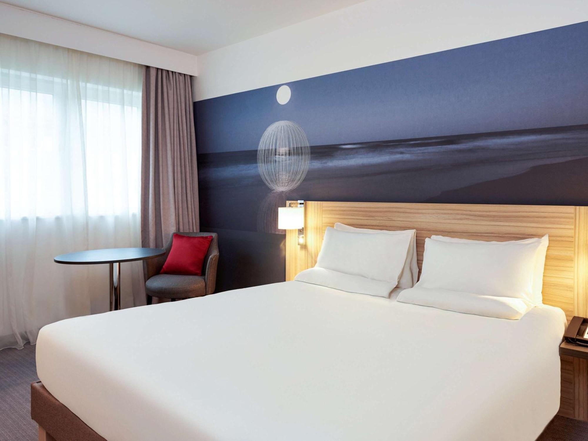 Novotel London Stansted Airport ستانستيد ماونتفيتشت المظهر الخارجي الصورة