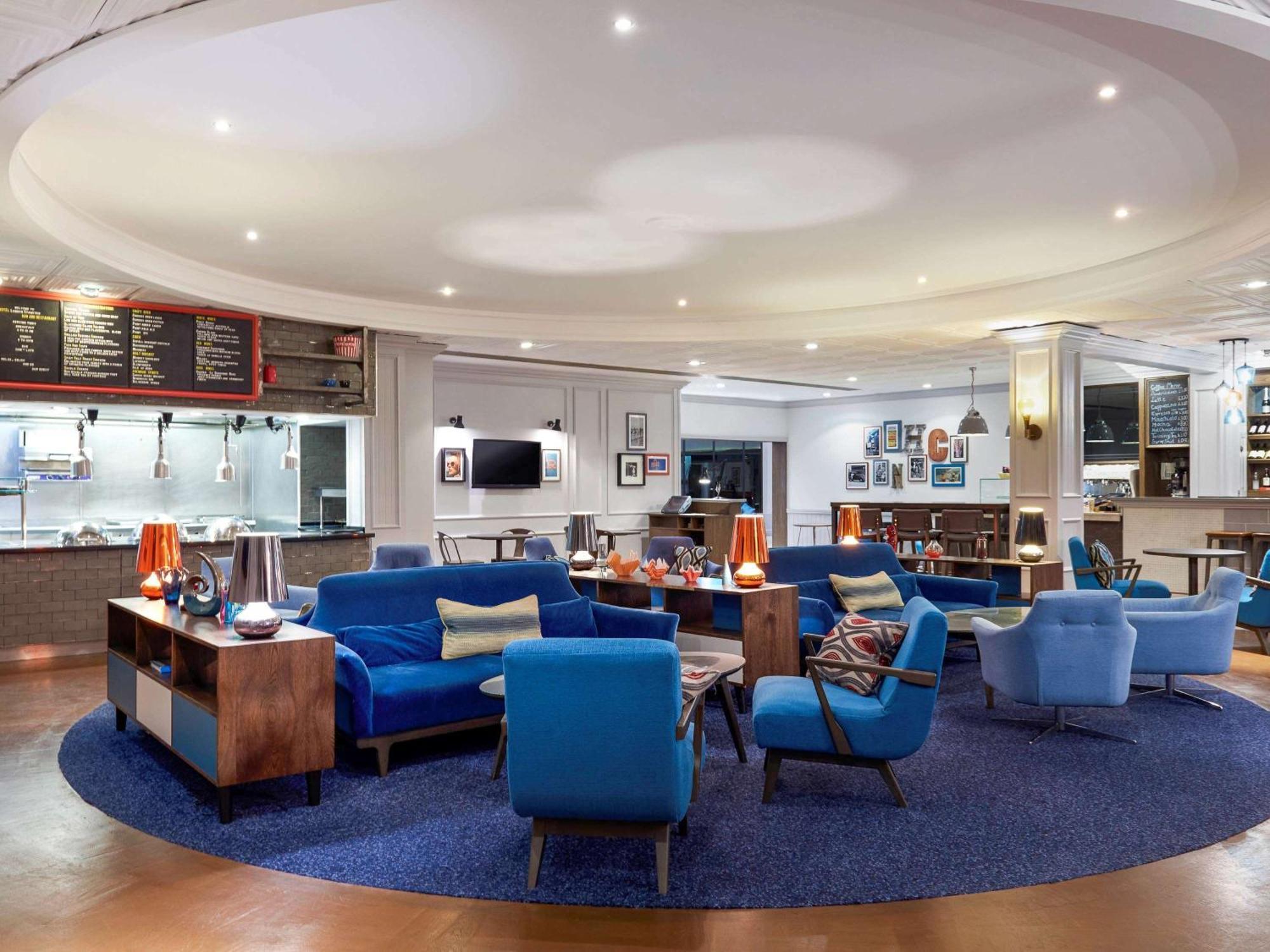 Novotel London Stansted Airport ستانستيد ماونتفيتشت المظهر الخارجي الصورة