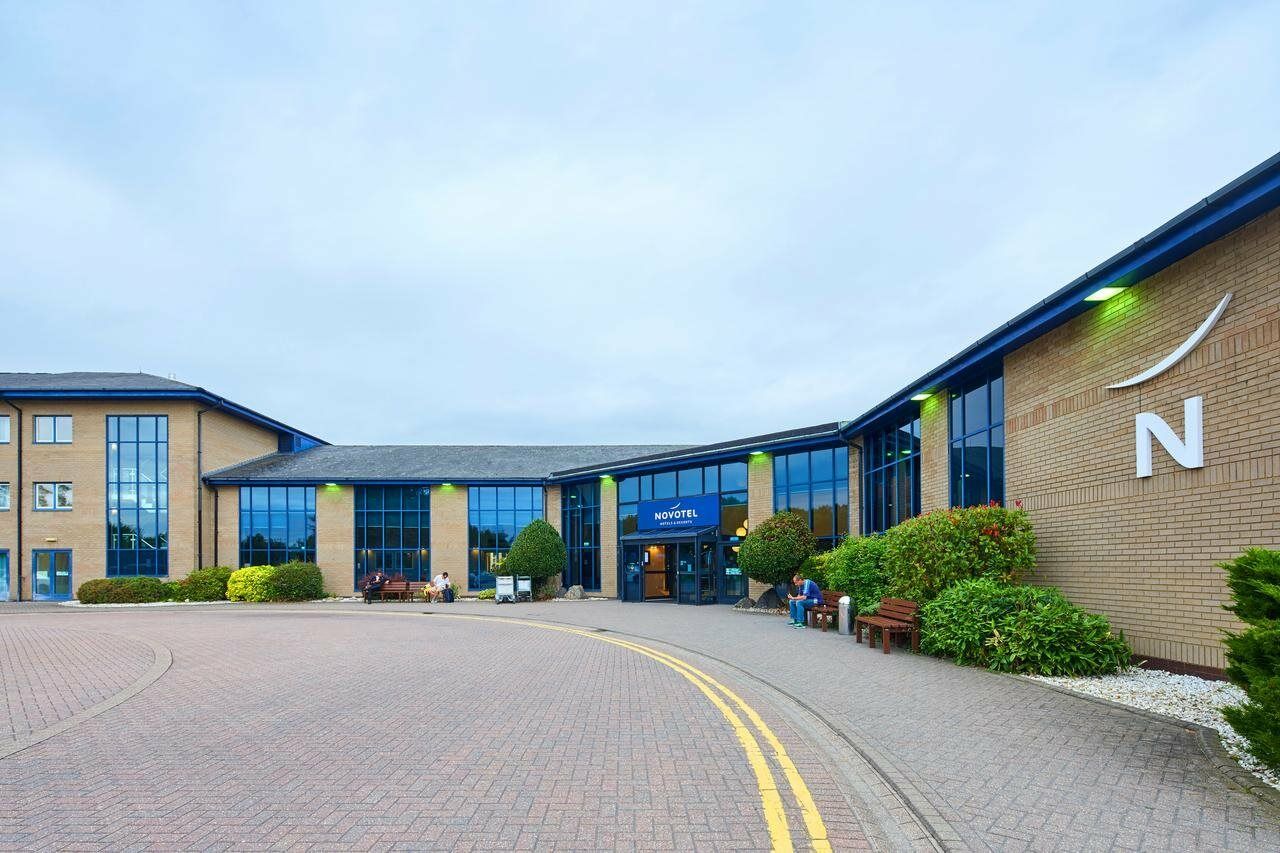 Novotel London Stansted Airport ستانستيد ماونتفيتشت المظهر الخارجي الصورة