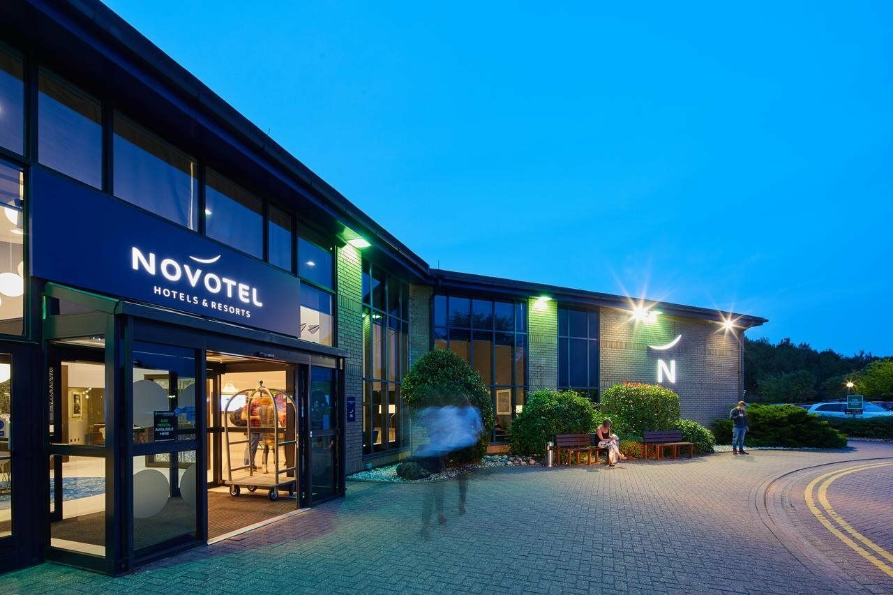 Novotel London Stansted Airport ستانستيد ماونتفيتشت المظهر الخارجي الصورة