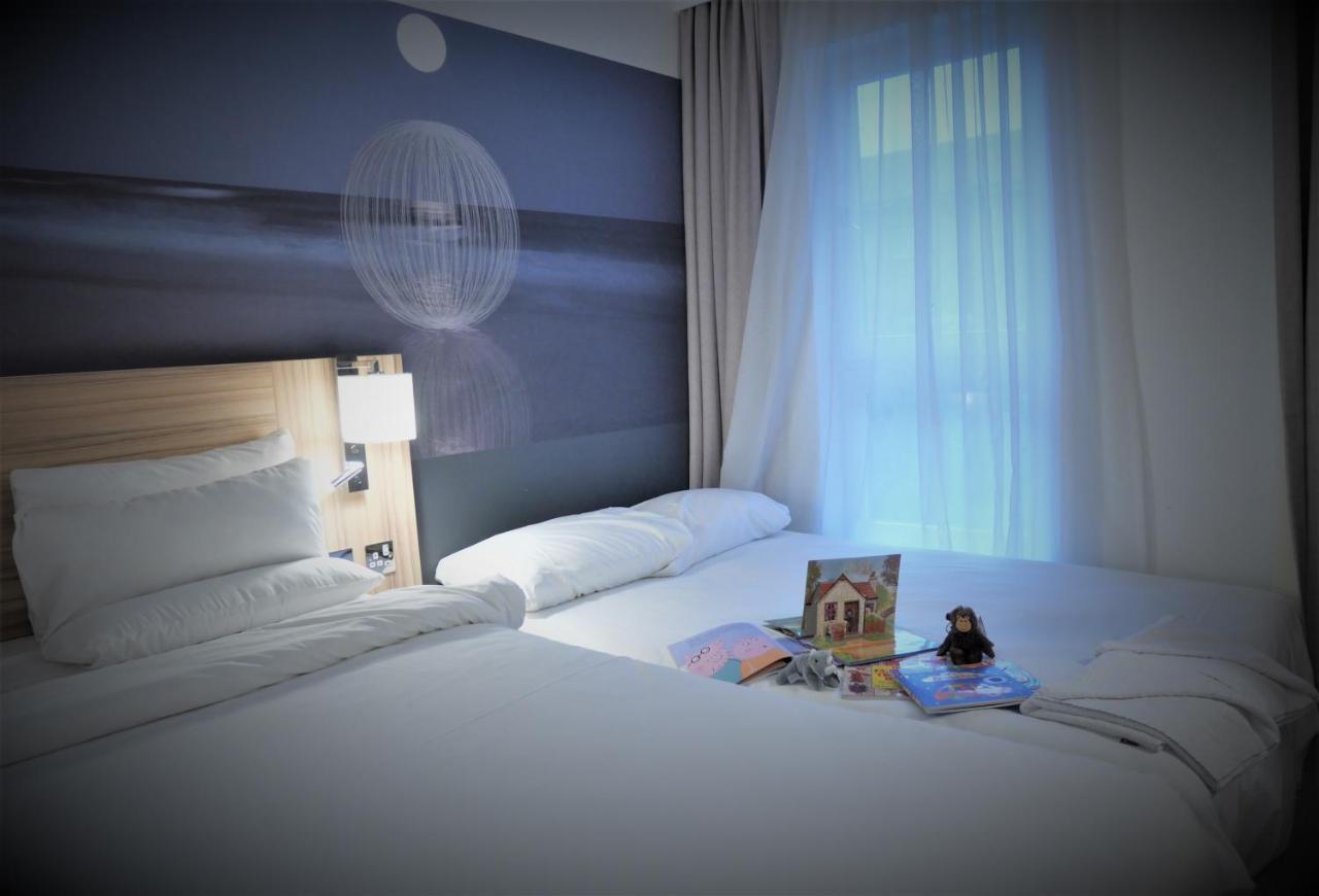 Novotel London Stansted Airport ستانستيد ماونتفيتشت المظهر الخارجي الصورة